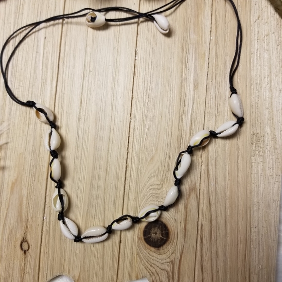 Super Cute and Beachy Shell Necklace in Black - Picture 9 of 9